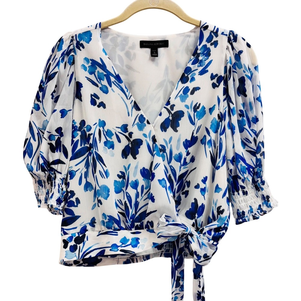 Banana Republic Blue White Floral Wrap Top Petite S Puff Sleeve Smocked‎ V-Neck